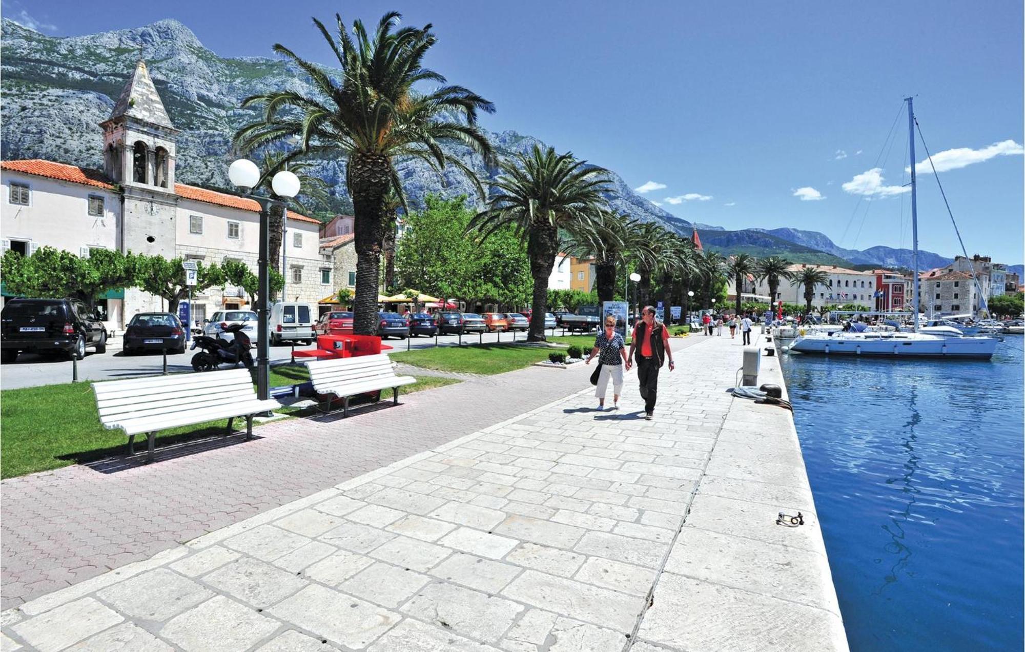 Awesome Apartment In Makarska With Kitchen Exterior photo