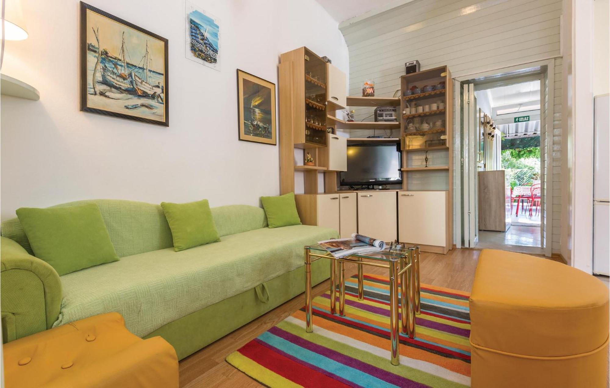 Awesome Apartment In Makarska With Kitchen Exterior photo