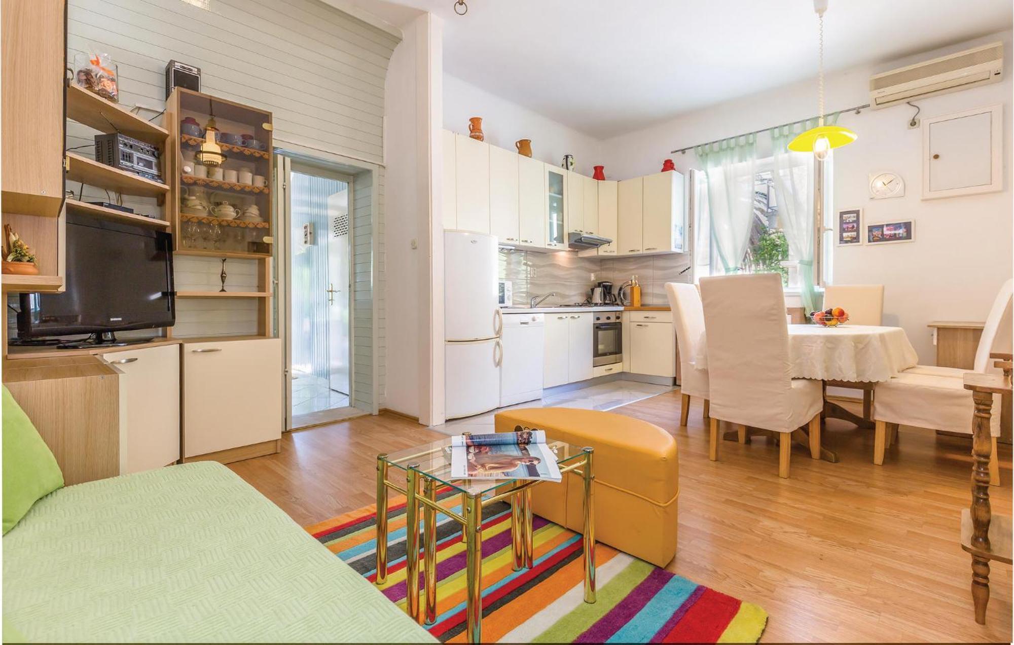 Awesome Apartment In Makarska With Kitchen Exterior photo