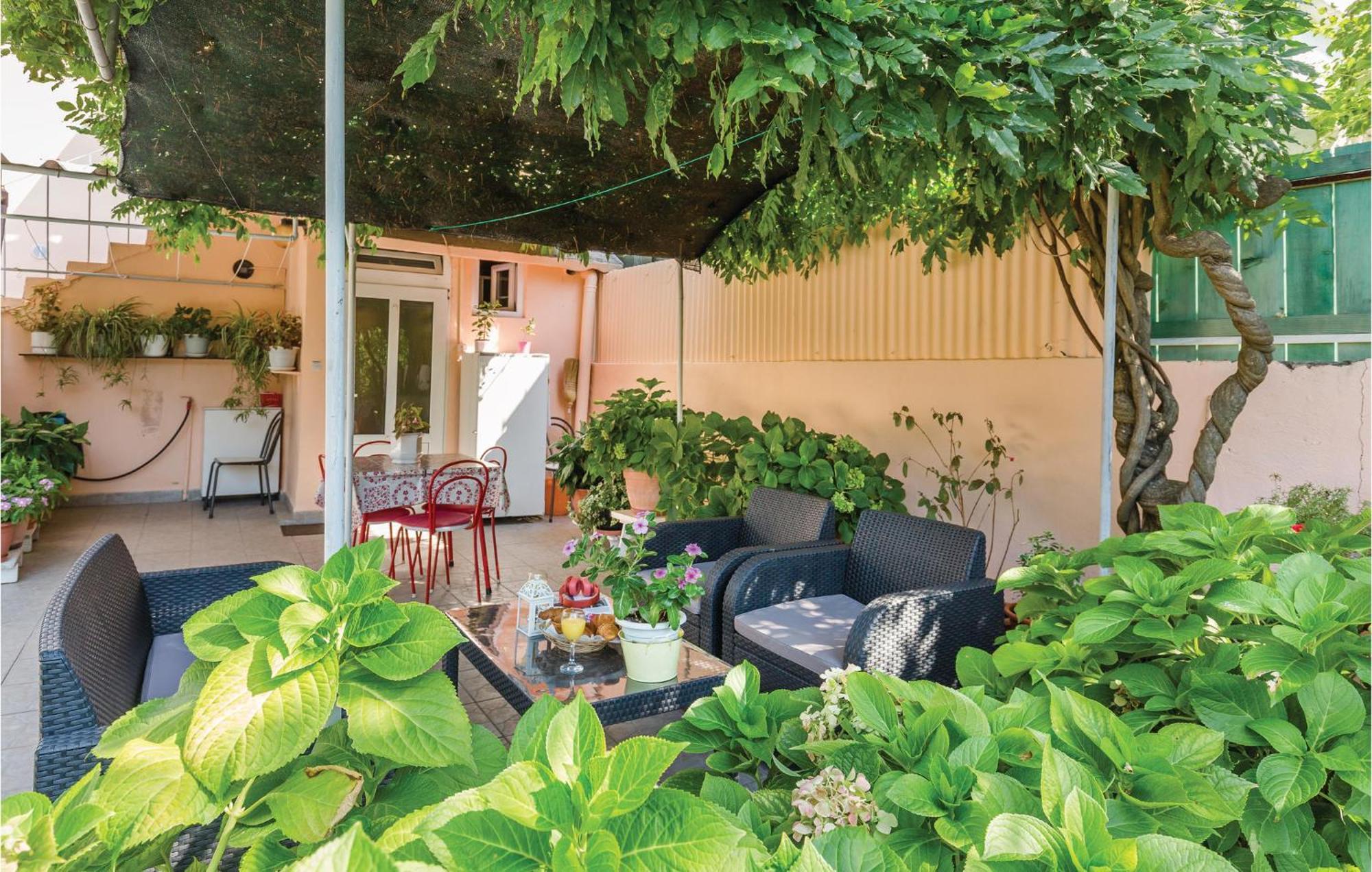 Awesome Apartment In Makarska With Kitchen Exterior photo